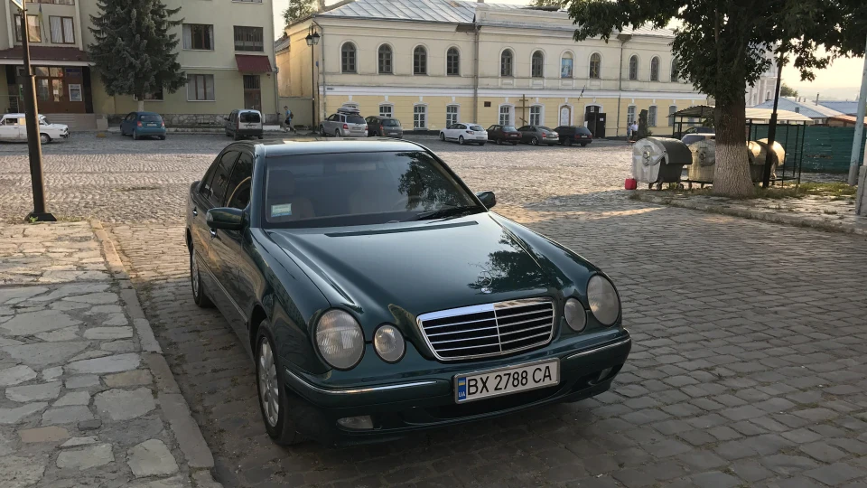 Mercedes-Benz E-Class 240 Elegance 3