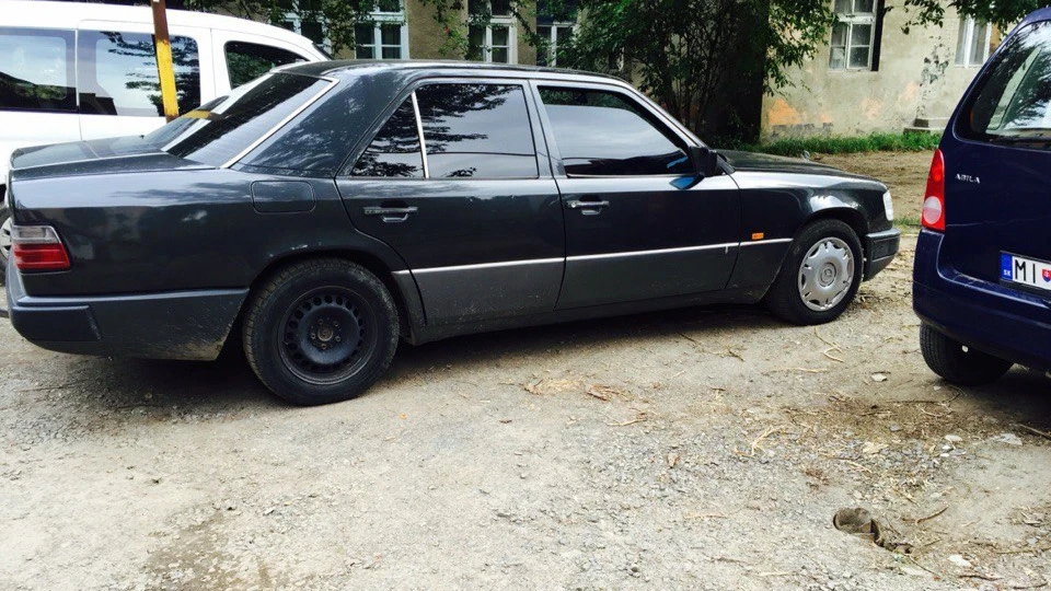 Mercedes-Benz E-Class 2.5 Turbo OM605 4