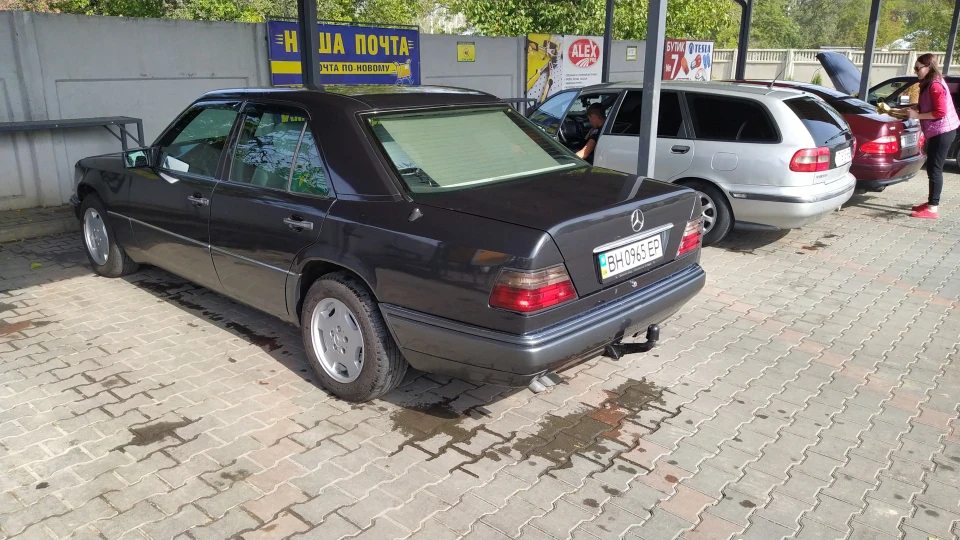 Mercedes-Benz E-Class 2.5 турбо 3