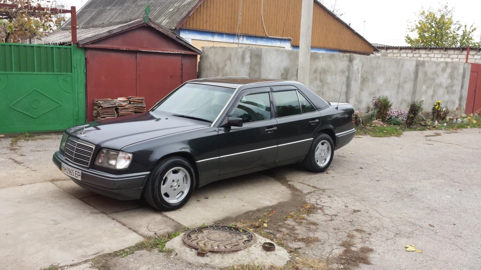 Mercedes-Benz E-Class 2.5 турбо 5
