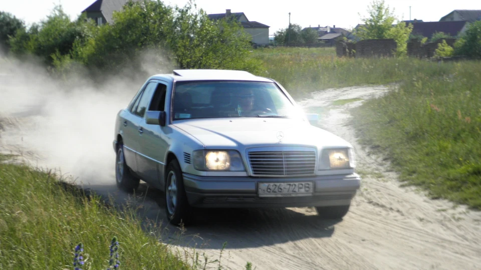 Mercedes-Benz E-Class 2.5 турбодизель 4