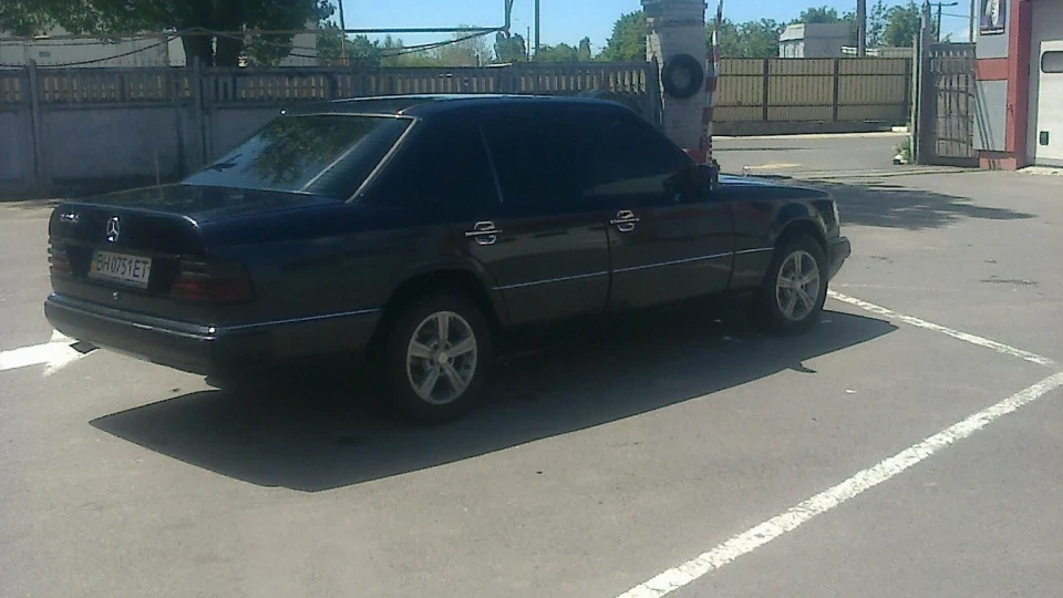 Mercedes-Benz E-Class 250 td 4
