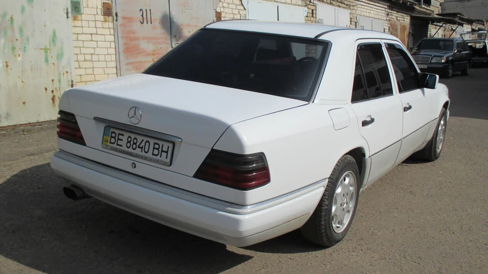 Mercedes-Benz E-Class 250 Турбо Сніжок