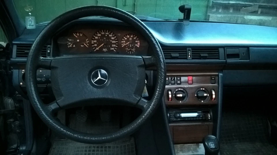Mercedes-Benz E-Class 2.6 Газ-бензин 4