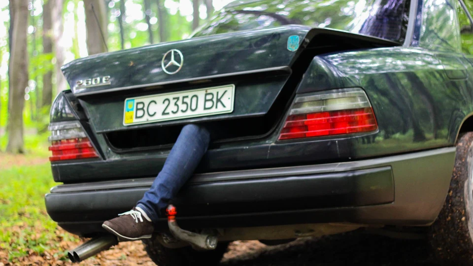 Mercedes-Benz E-Class 2.6 Шість у ряд!