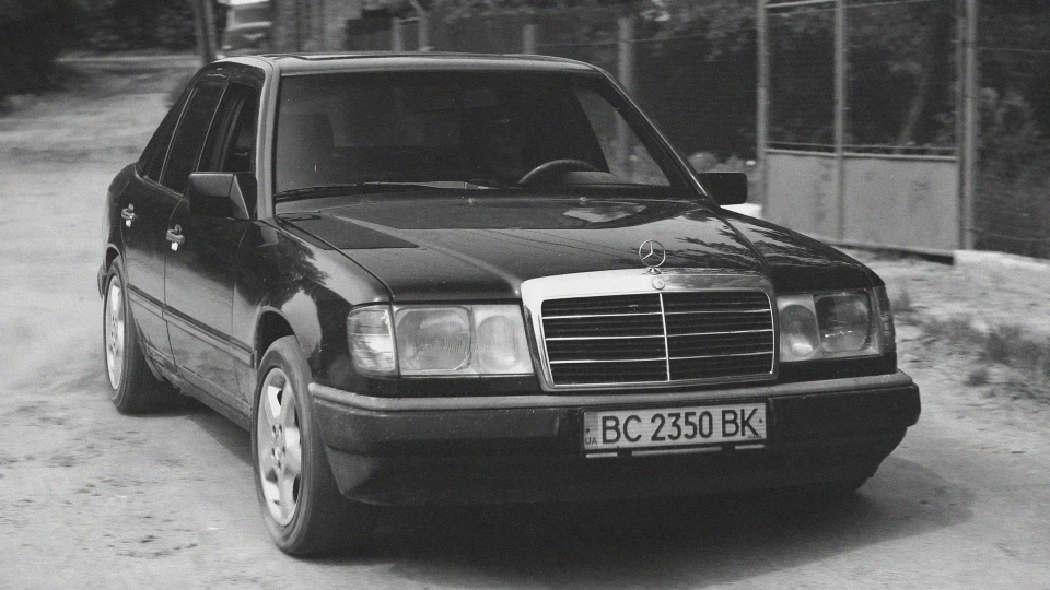 Mercedes-Benz E-Class 2.6 Шість у ряд! 2