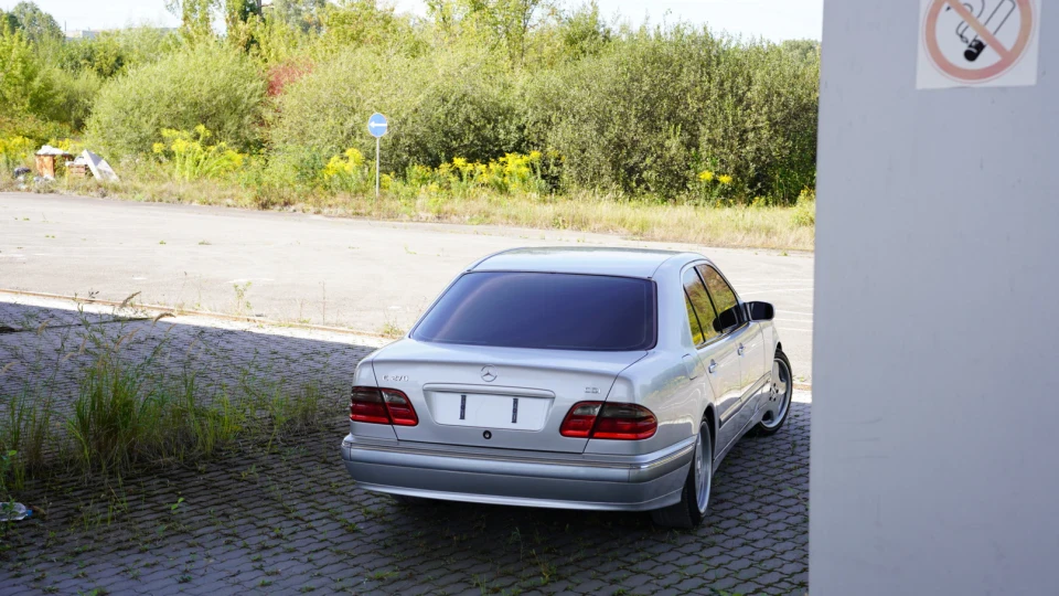 Mercedes-Benz E-Class 2.7 Лупарік 2