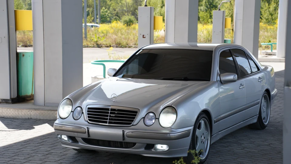 Mercedes-Benz E-Class 2.7 Лупарік 4