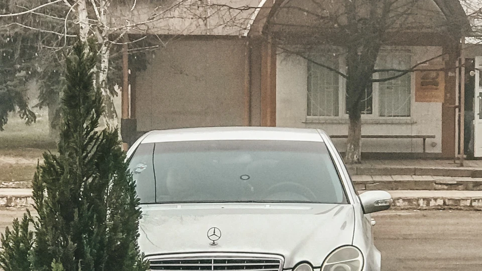 Mercedes-Benz E-Class 2.7 3