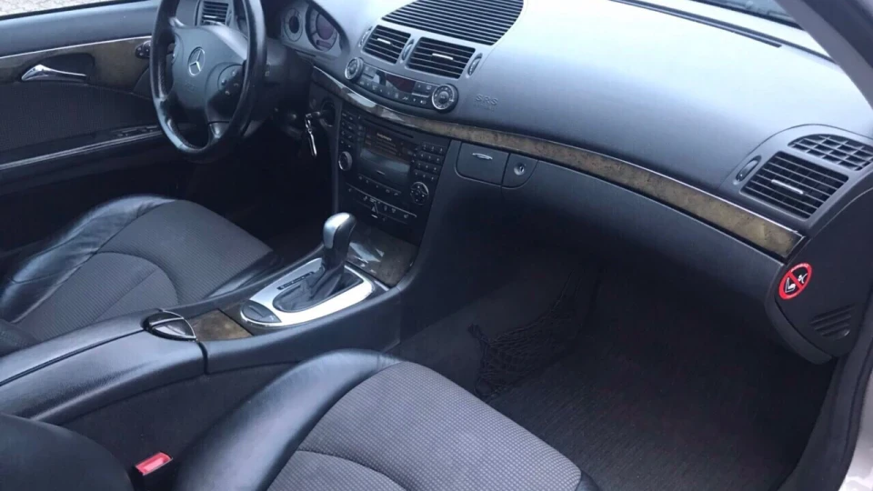 Mercedes-Benz E-Class 2.7CDI 3