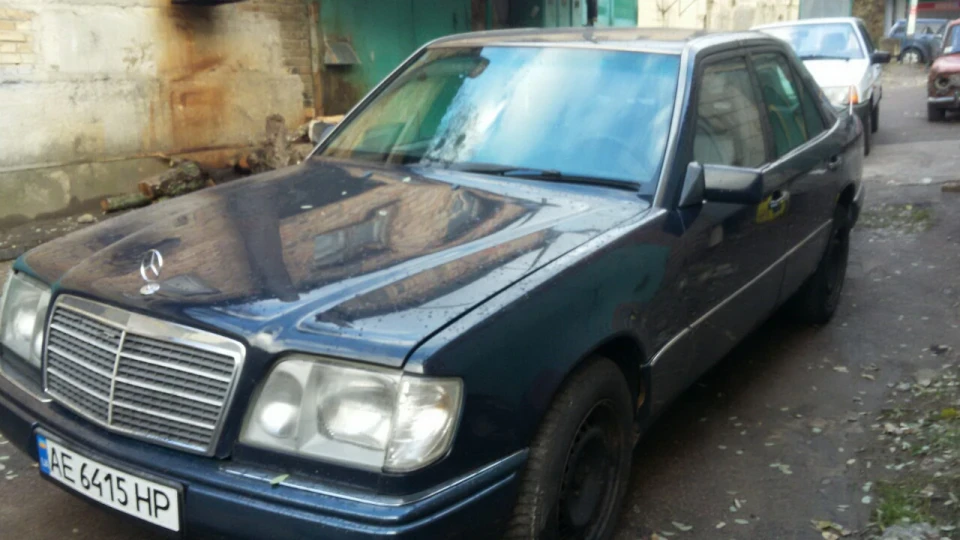 Mercedes-Benz E-Class 2.8 Dark Blue Legend 2