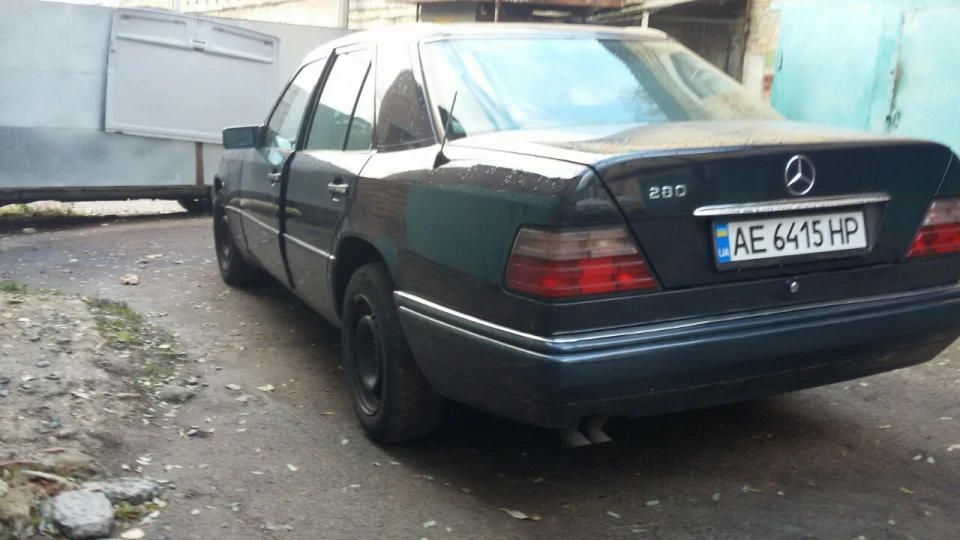 Mercedes-Benz E-Class 2.8 Dark Blue Legend 3