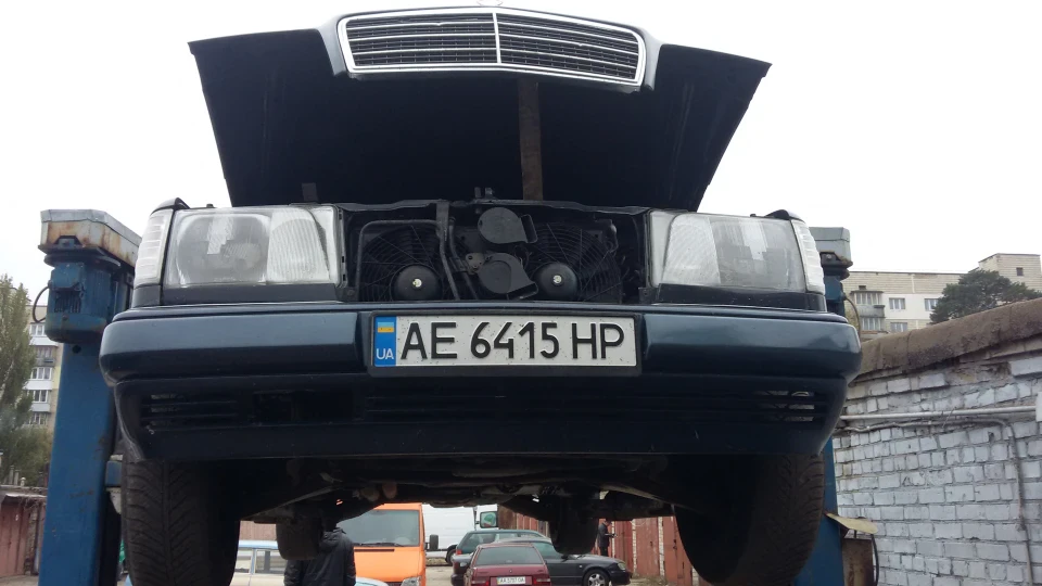 Mercedes-Benz E-Class 2.8 Dark Blue Legend 5