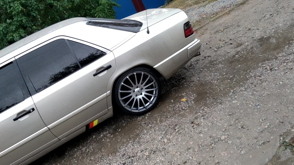 Mercedes-Benz E-Class 2.8 січень 5.1 2