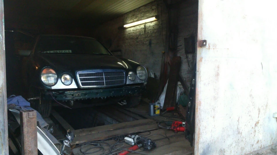 Mercedes-Benz E-Class 2.8 mehanika 3
