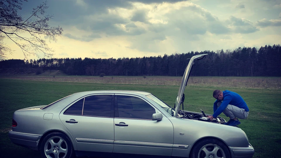 Mercedes-Benz E-Class 2.8 V6 M112 3