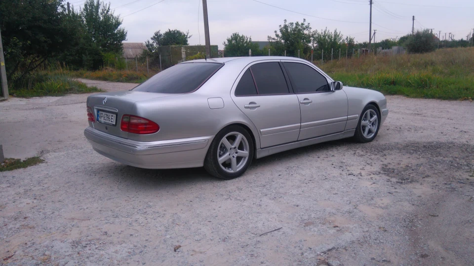 Mercedes-Benz E-Class 2.8 v6