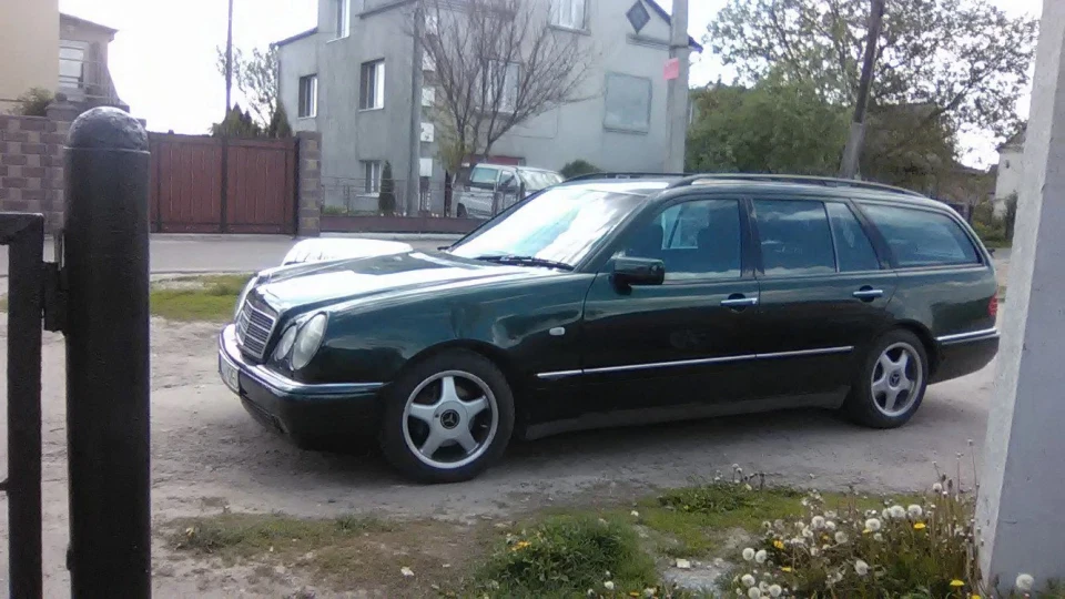 Mercedes-Benz E-Class 290TD 2