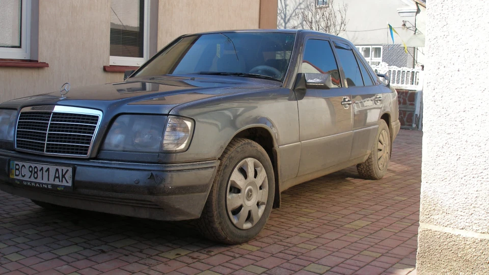 Mercedes-Benz E-Class 3.0 турбо 2