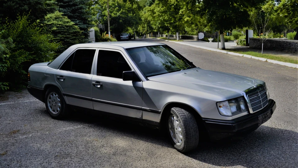 Mercedes-Benz E-Class 3.0 3