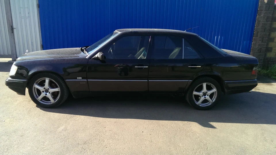 Mercedes-Benz E-Class 300D 3