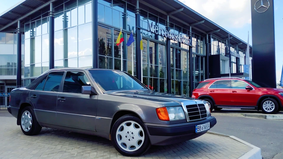 Mercedes-Benz E-Class 300D
