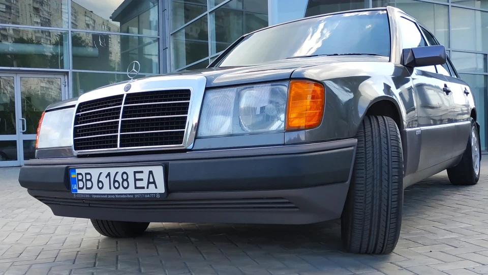 Mercedes-Benz E-Class 300D 2