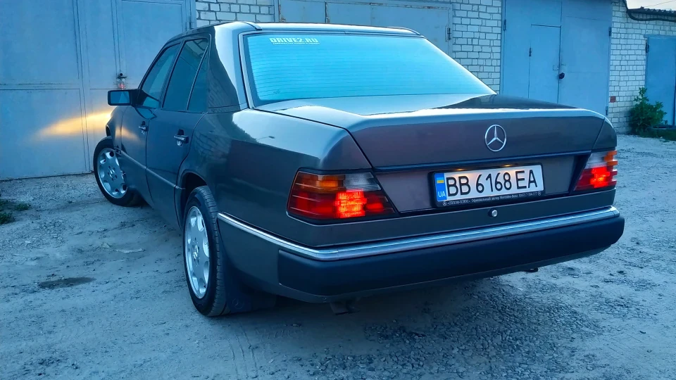 Mercedes-Benz E-Class 300D 5