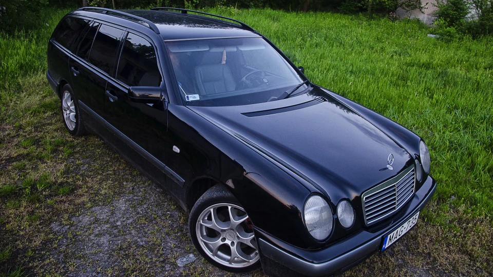 Mercedes-Benz E-Class 300T diesel power 2