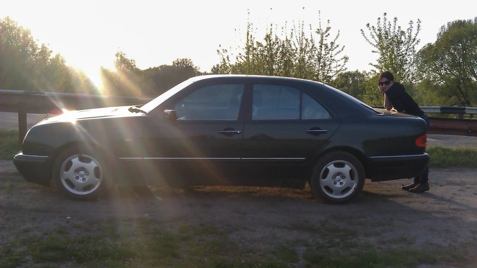 Mercedes-Benz E-Class 300TD ✇ Avangarde 2