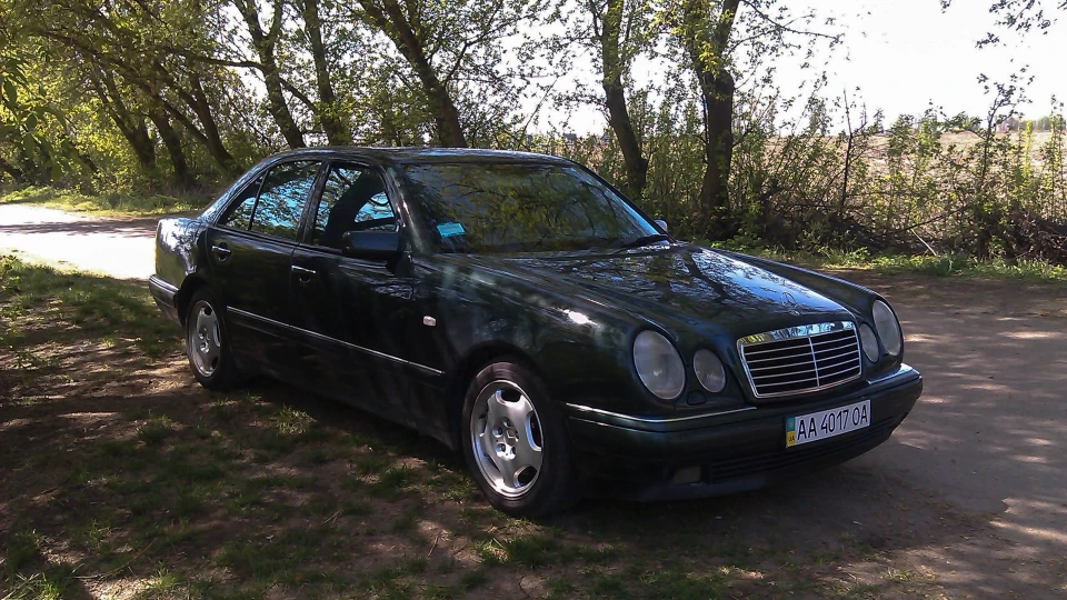 Mercedes-Benz E-Class 300TD ✇ Avangarde 3