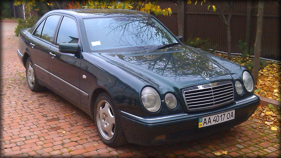 Mercedes-Benz E-Class 300TD ✇ Avangarde 4