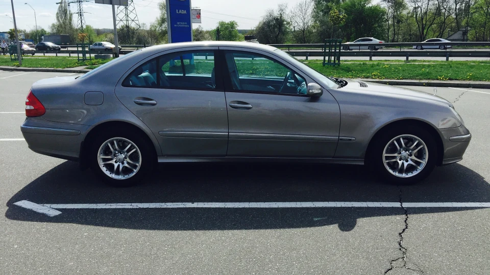 Mercedes-Benz E-Class 3.2 Airmatic 3