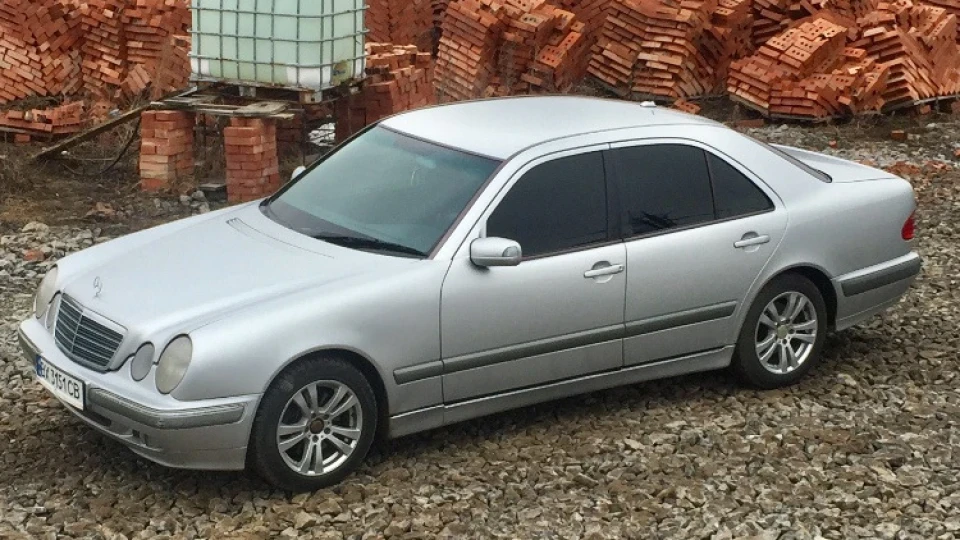 Mercedes-Benz E-Class 3.2 бензин 4