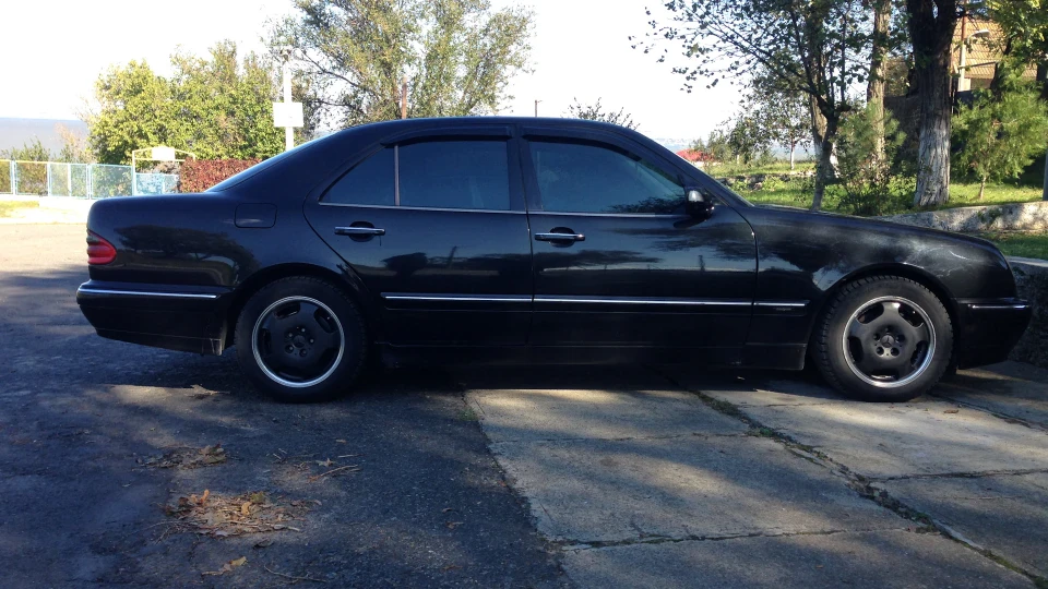 Mercedes-Benz E-Class 3.2 cdi 4