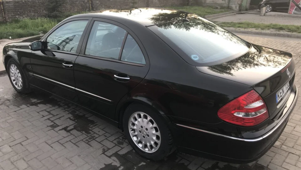 Mercedes-Benz E-Class 3.2 CDI 5