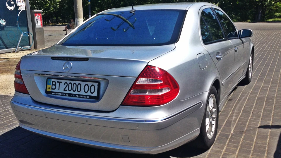 Mercedes-Benz E-Class 3.2 CDI 3