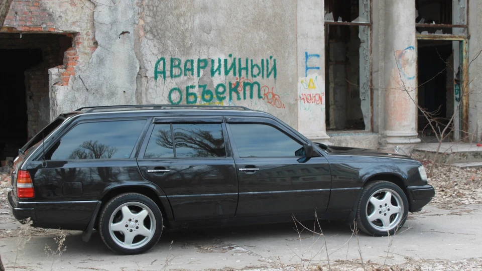 Mercedes-Benz E-Class 3.2 на ПАЛИЦІ) 3