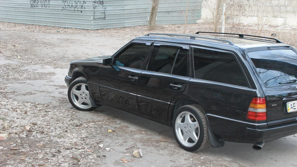 Mercedes-Benz E-Class 3.2 на ПАЛИЦІ) 4