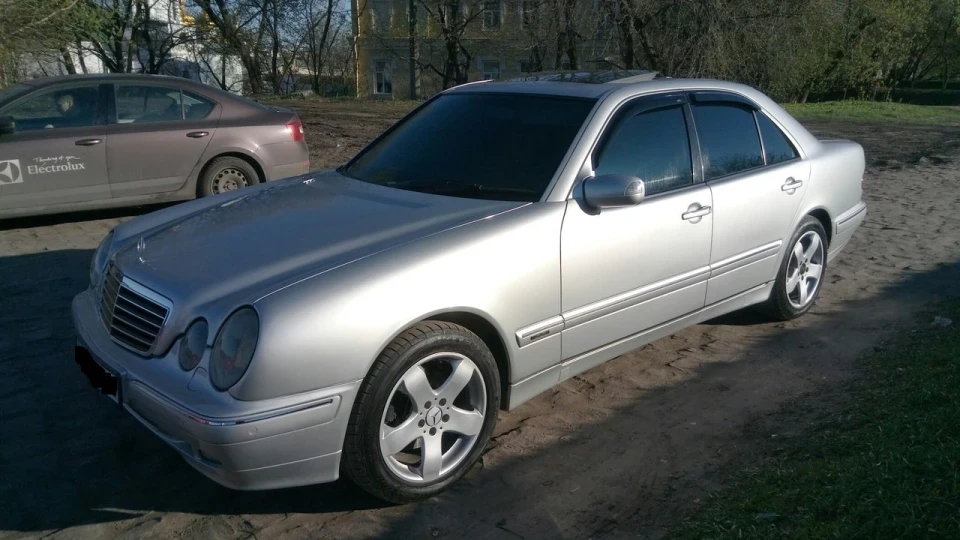 Mercedes-Benz E-Class 3.2 V6