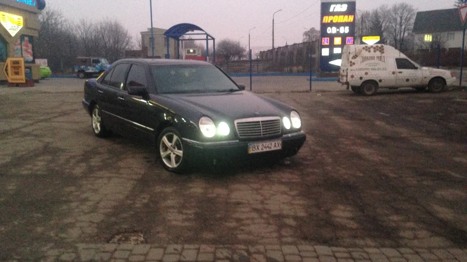 Mercedes-Benz E-Class 3.2 2