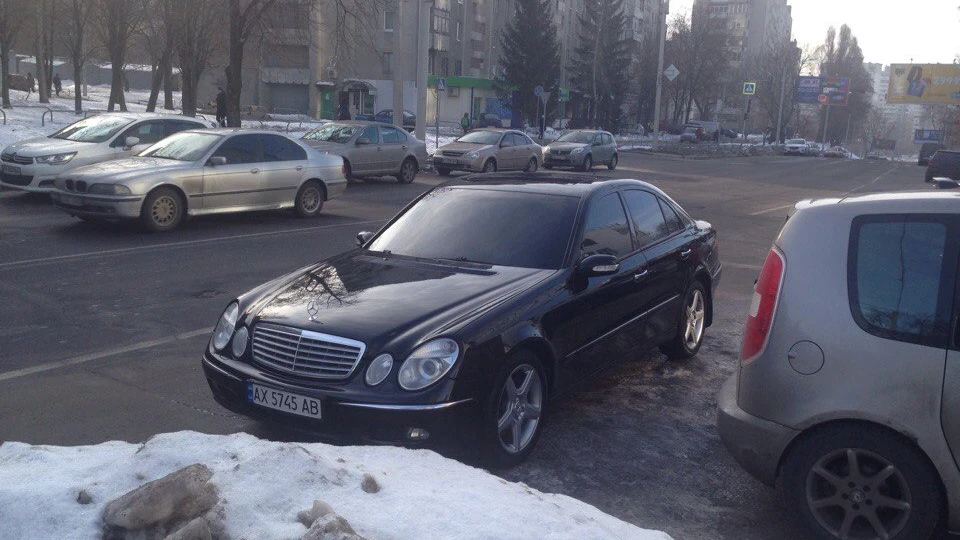 Mercedes-Benz E-Class 320 4MATIC 5