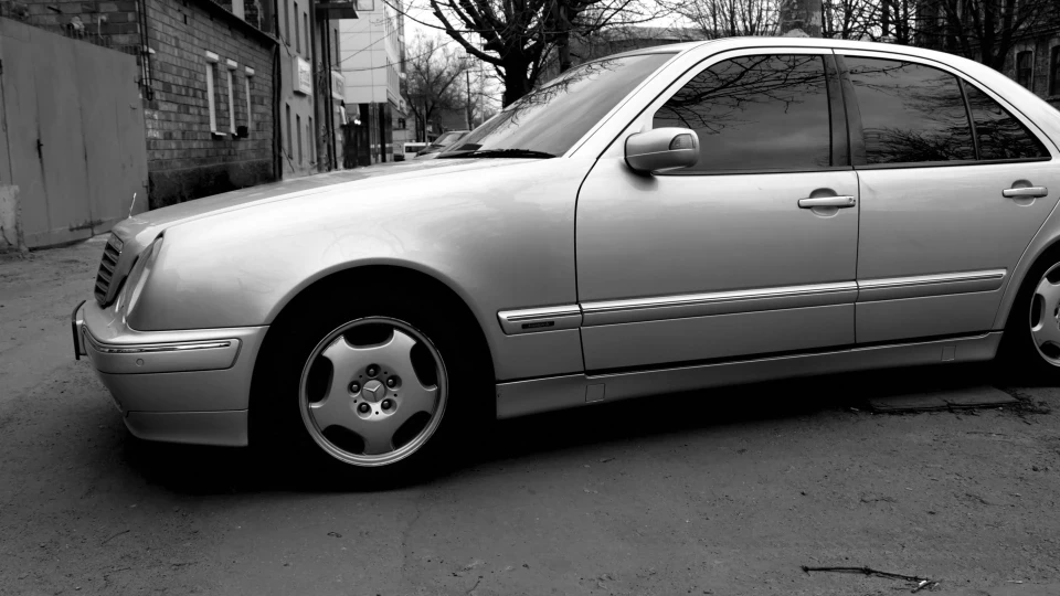 Mercedes-Benz E-Class 320 CDI 3