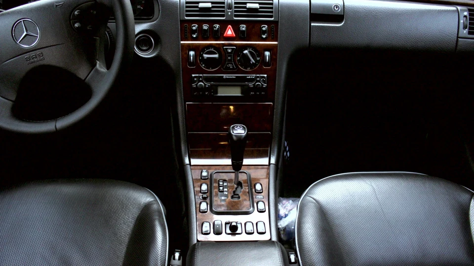 Mercedes-Benz E-Class 320 CDI 5