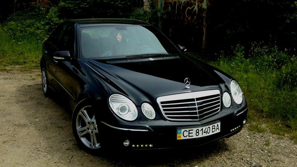 Mercedes-Benz E-Class 320CDI 4MATIC 2