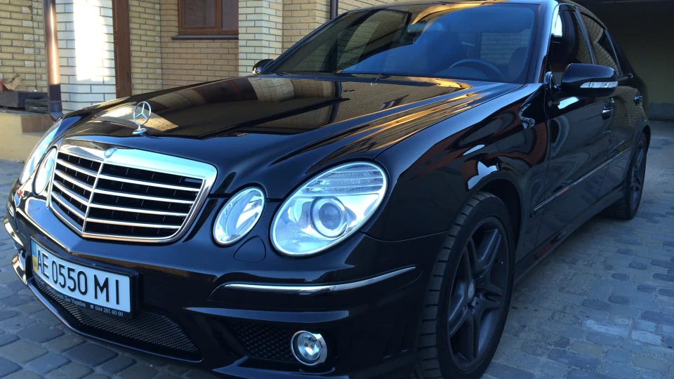 Mercedes-Benz E-Class 320CDI 4MATIC 2