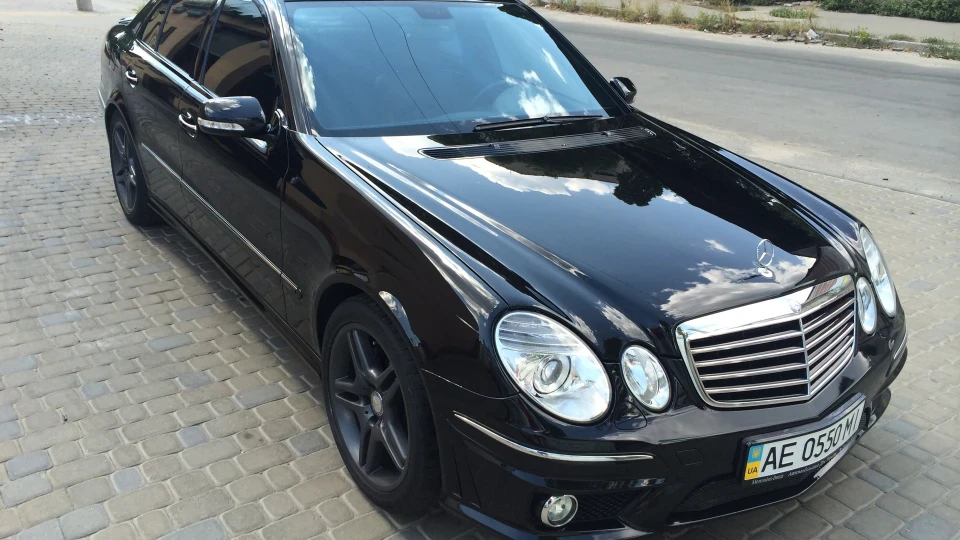 Mercedes-Benz E-Class 320CDI 4MATIC 3