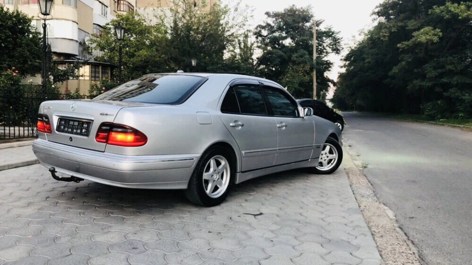 Mercedes-Benz E-Class 320cdi 3