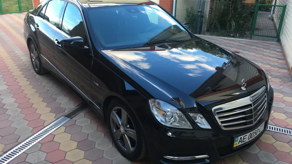Mercedes-Benz E-Class 350 CDI 4 MATIC 3