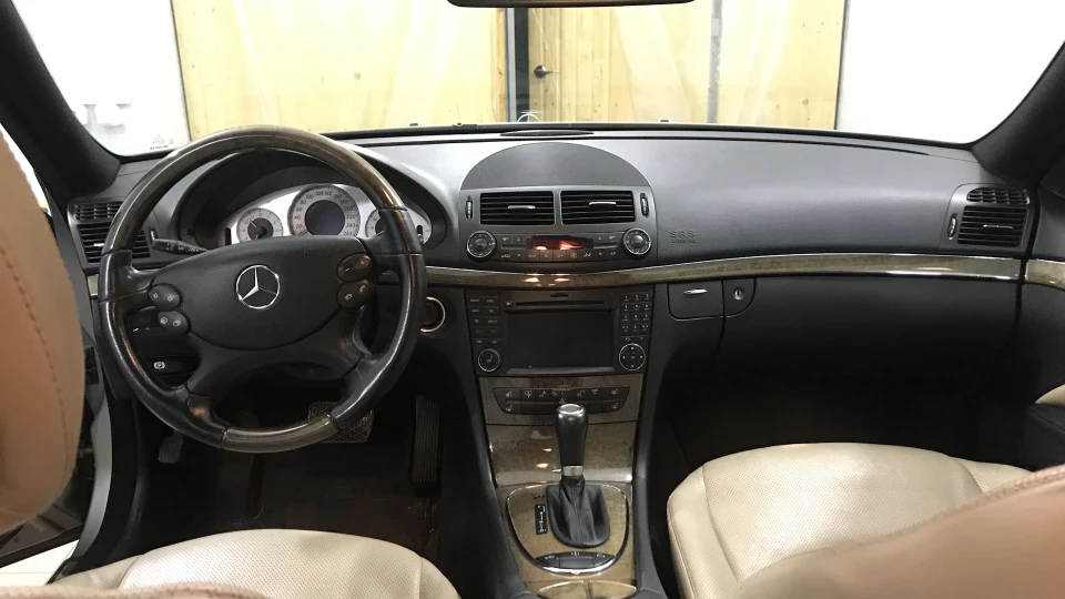 Mercedes-Benz E-Class 4-AIR-Matic 3